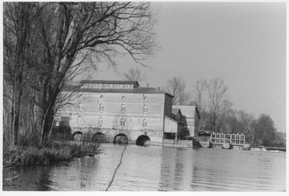 Porchres-La Minoterie sur l'Isle. Lieu-dit 'Le Barrage'.