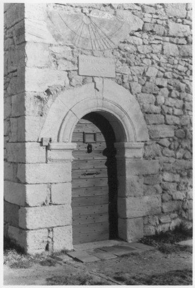 St Mdard de Guizires-'Maison de la Dme'. Porte datant de 1600.
